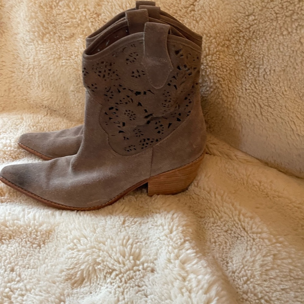 Donald Pliner taupe suede cowboy boot size 10